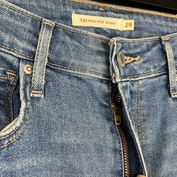 Levi's Women's 721 High Rise Tapered Skinny Ankle Jeans Runner Up Logo Size 29 - Picture 6 of 9
